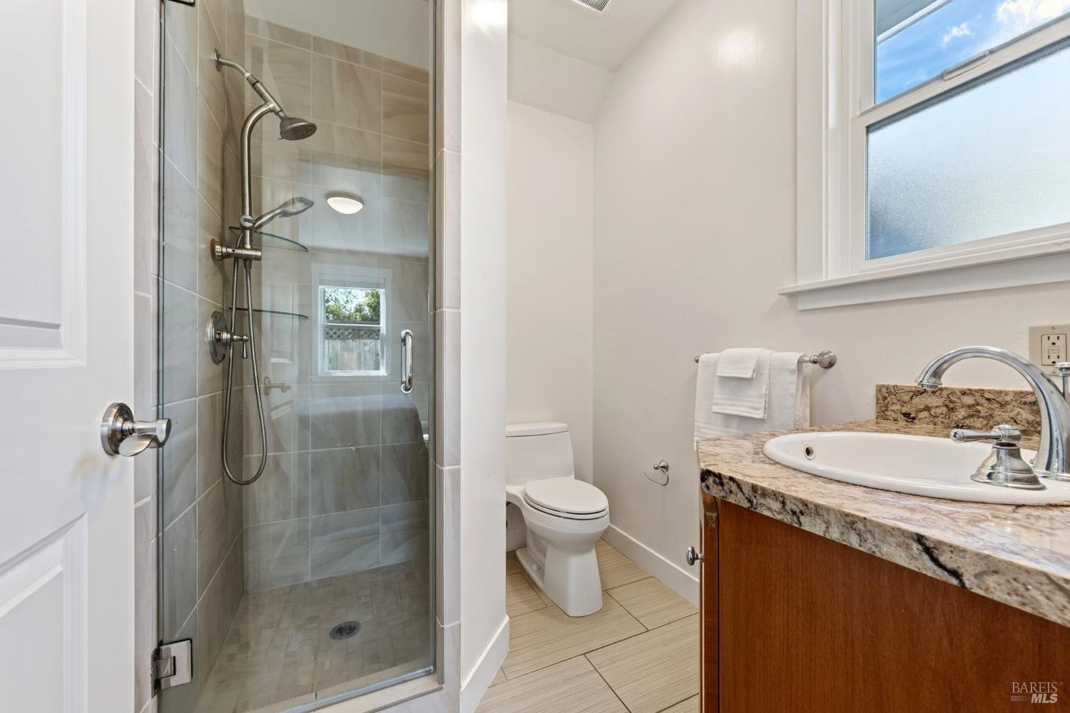 445-447 Monte Vista Avenue Healdsburg CA 95448