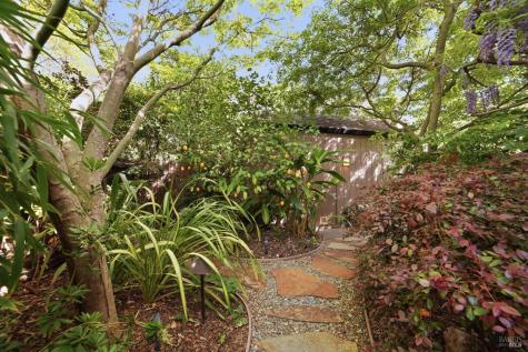 1325 Crofton Court Healdsburg CA 95448