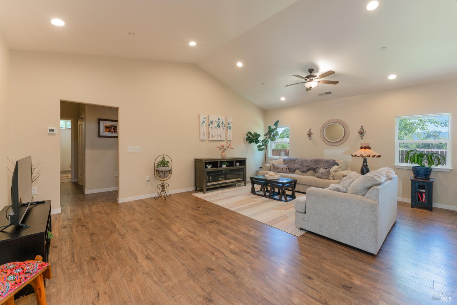 1051 Helen Avenue Ukiah CA 95482