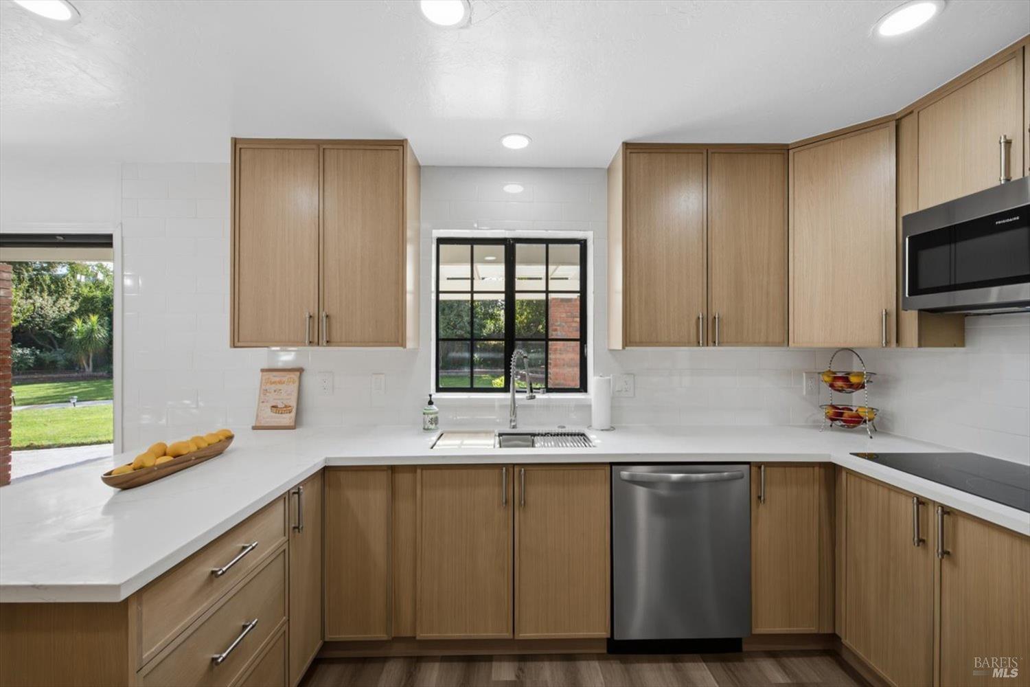 995 Hillview Drive Dixon CA 95620