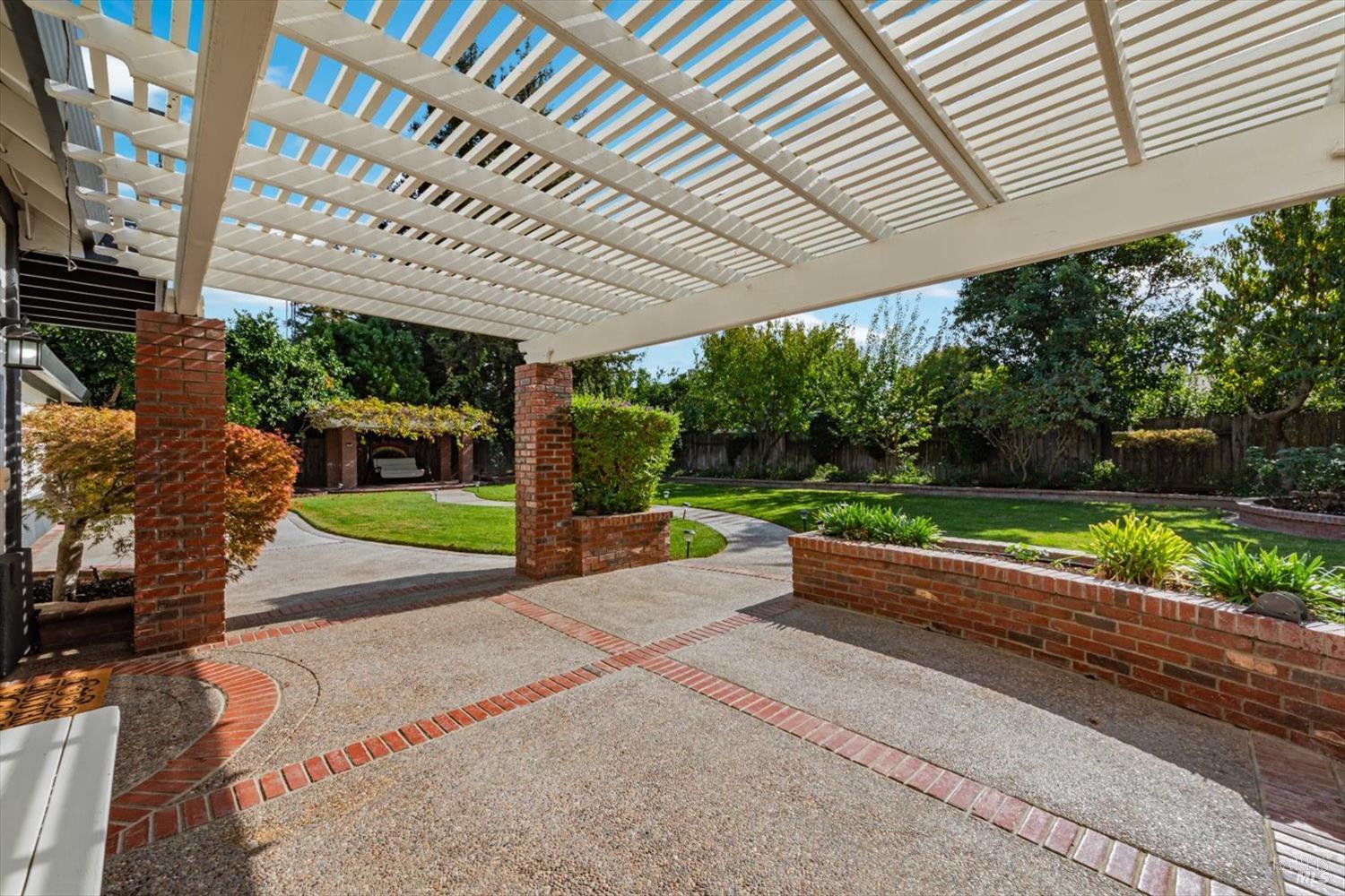 995 Hillview Drive Dixon CA 95620