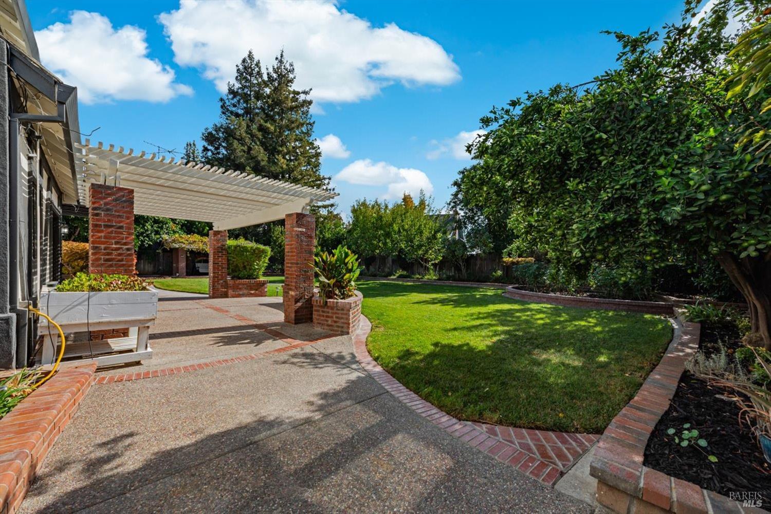 995 Hillview Drive Dixon CA 95620