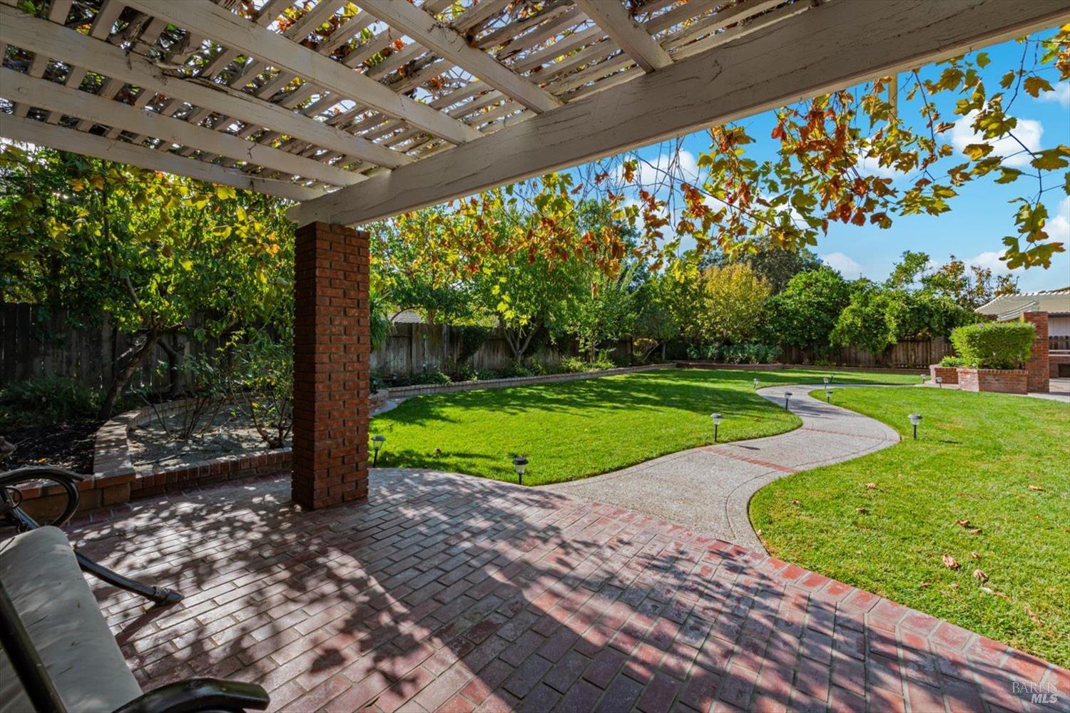 995 Hillview Drive Dixon CA 95620