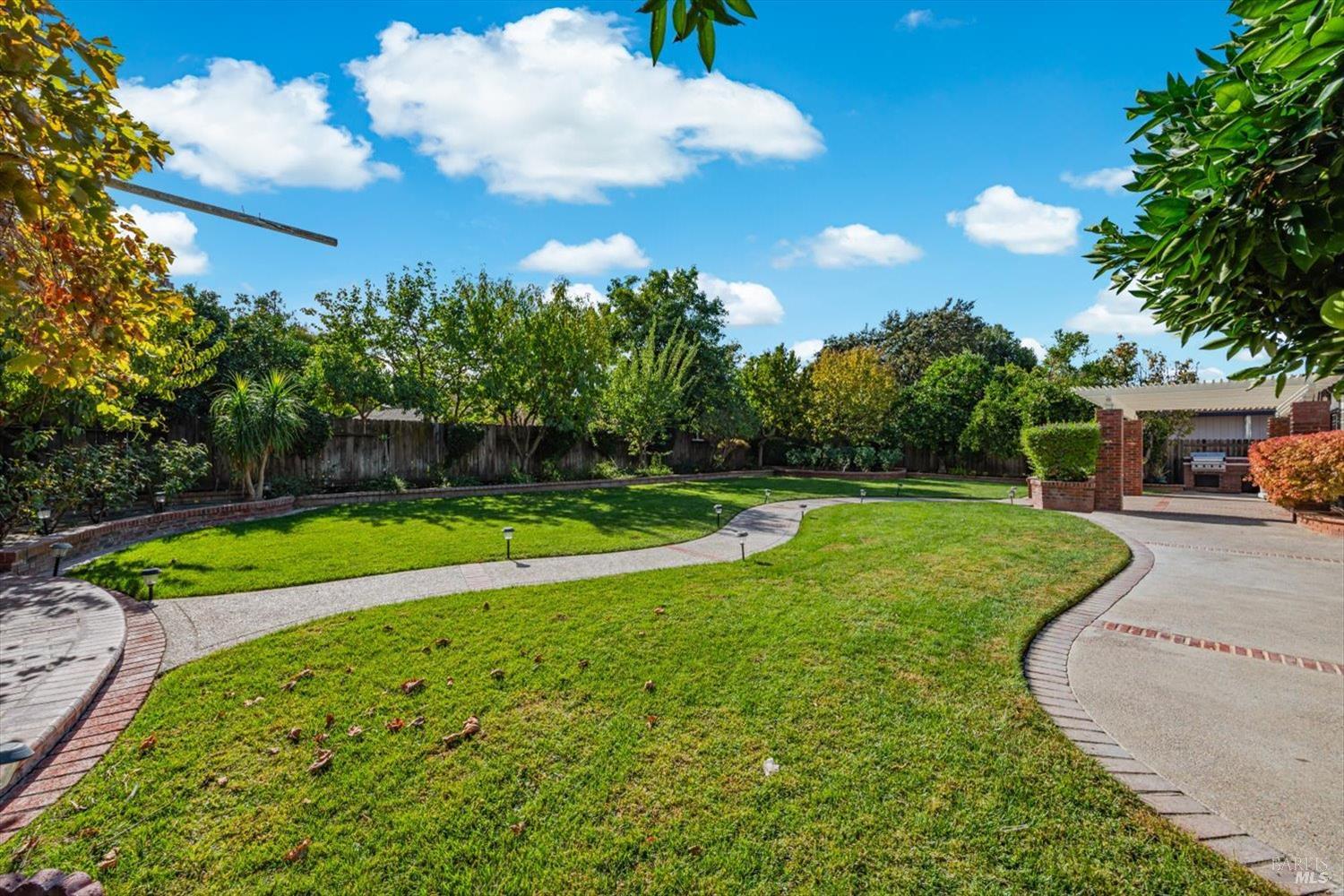 995 Hillview Drive Dixon CA 95620