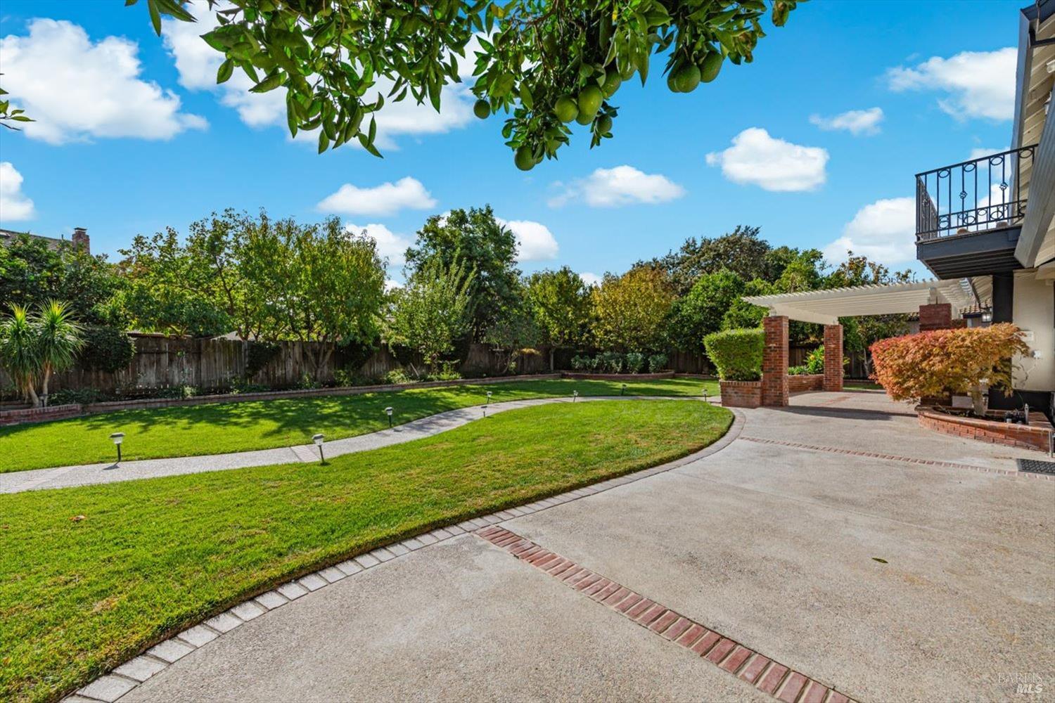 995 Hillview Drive Dixon CA 95620