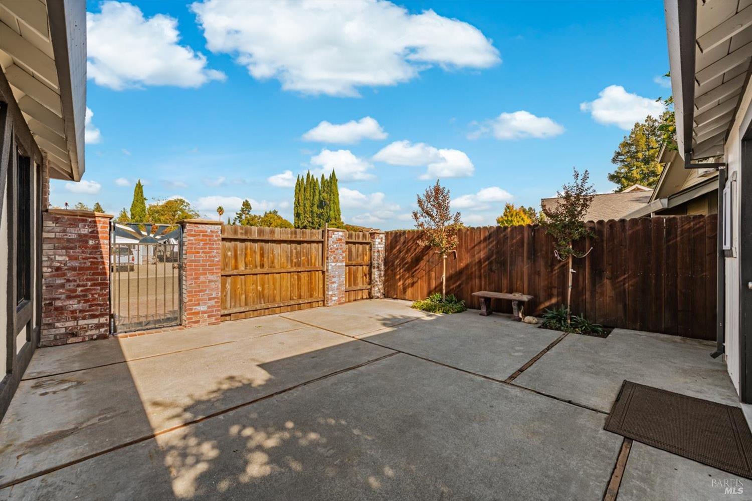 995 Hillview Drive Dixon CA 95620