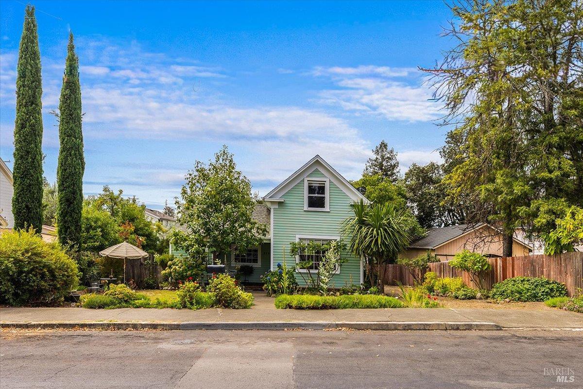216 Grant Street Healdsburg CA 95448