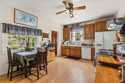 216 Grant Street Healdsburg CA 95448