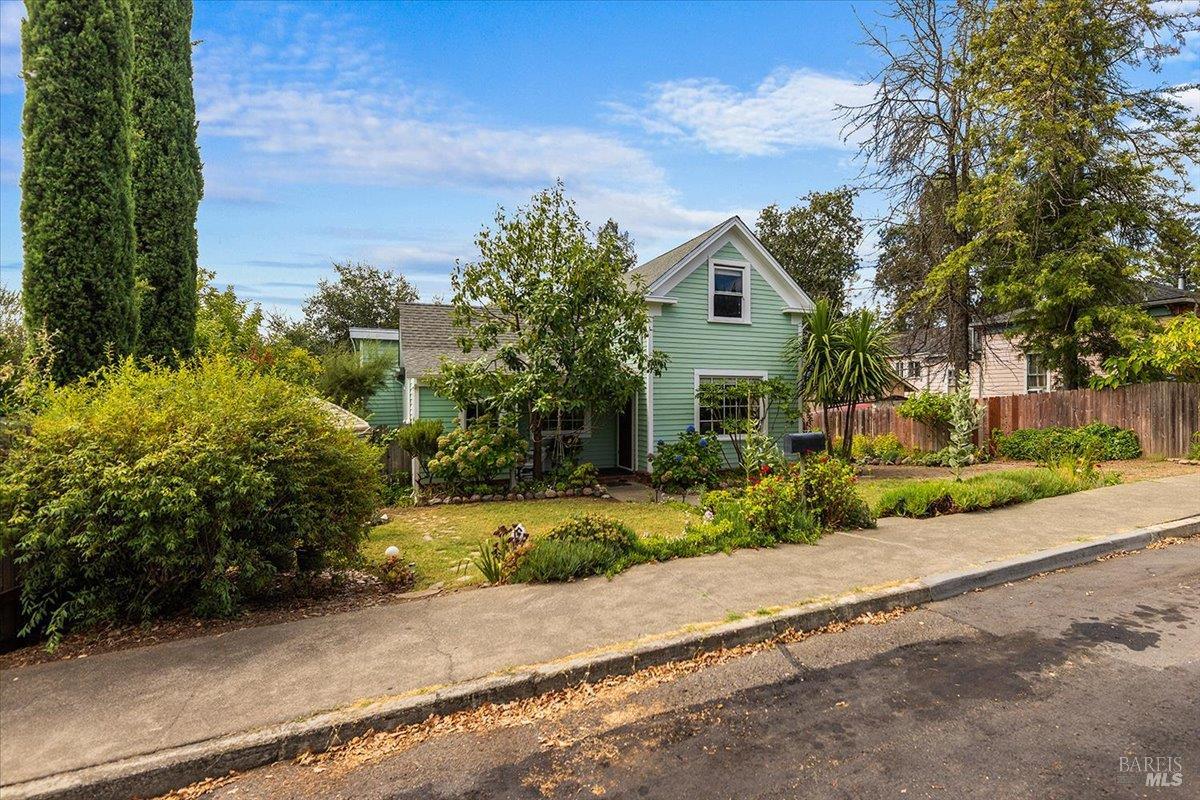 216 Grant Street Healdsburg CA 95448
