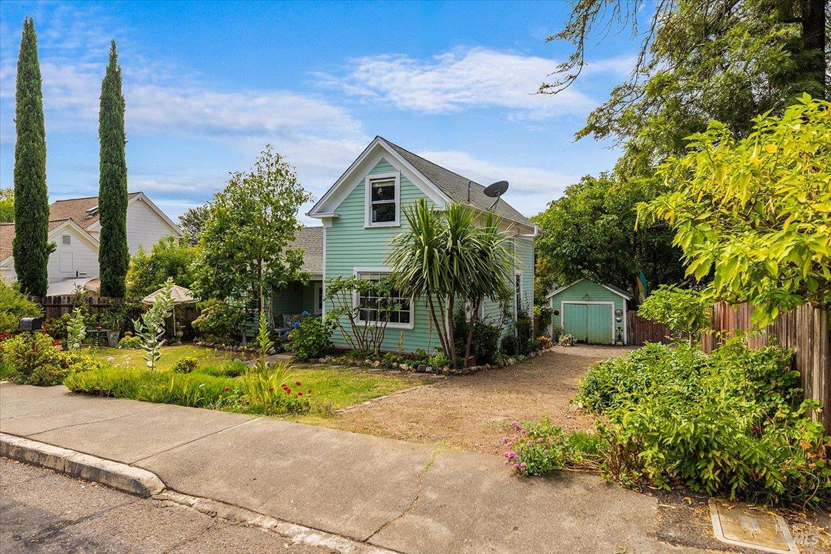 216 Grant Street Healdsburg CA 95448