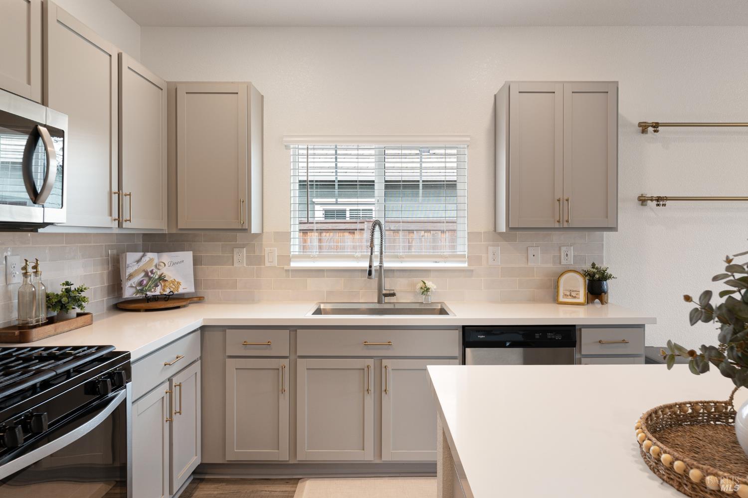 625 Honey Bee Road Dixon CA 95620