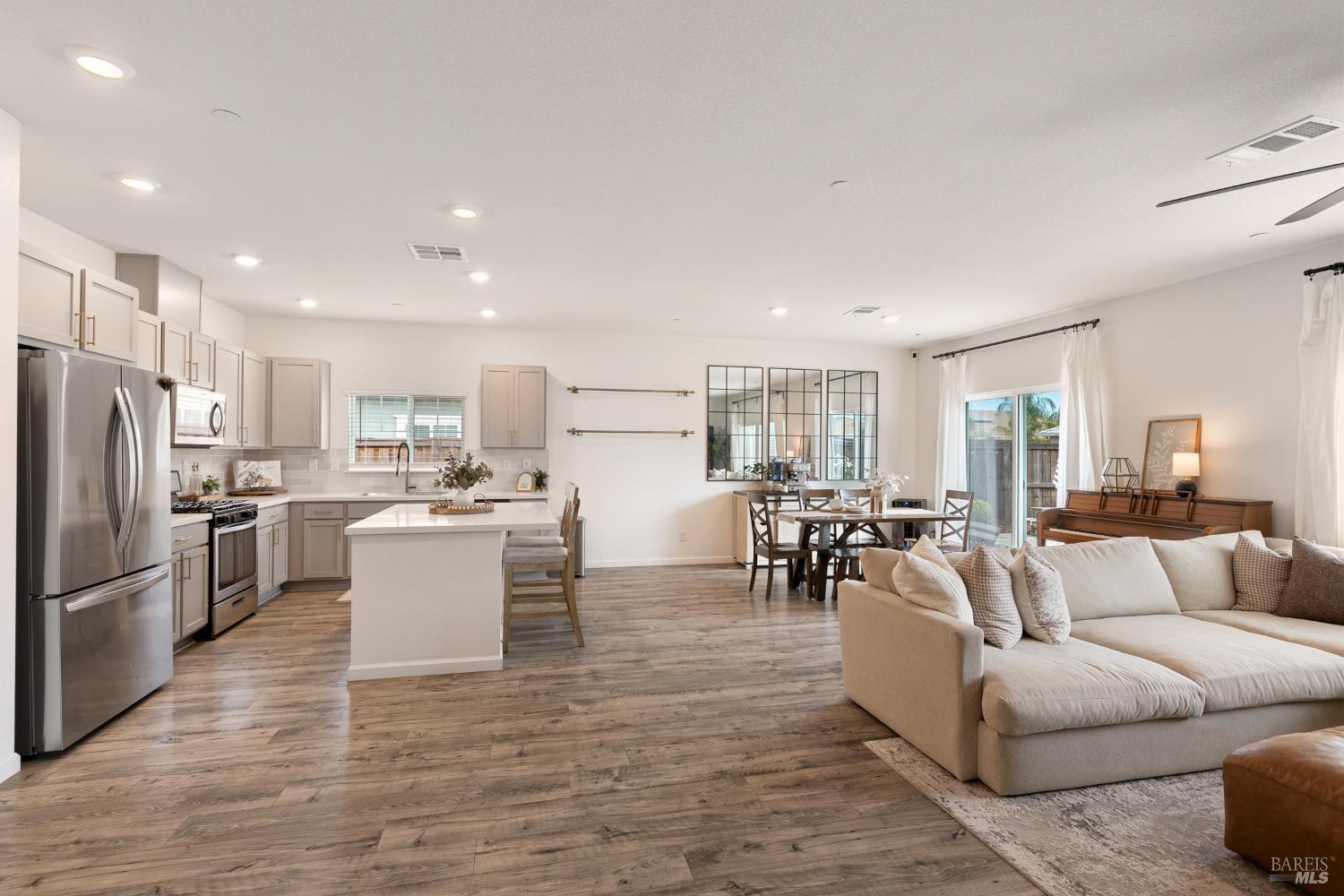 625 Honey Bee Road Dixon CA 95620