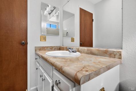 243 Theresa Court Healdsburg CA 95448