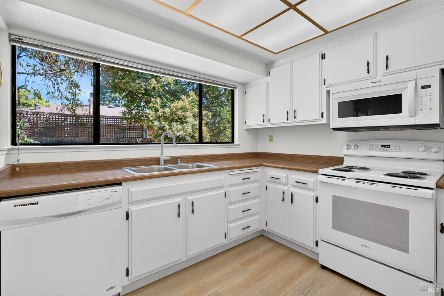 243 Theresa Court Healdsburg CA 95448