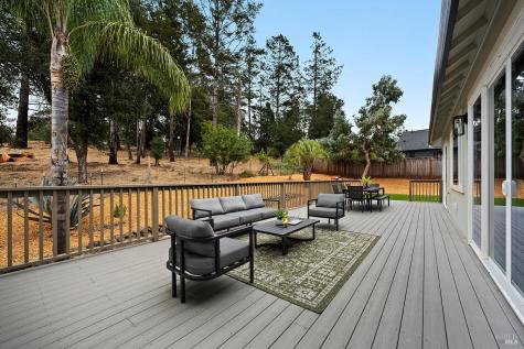 2016 Eagle Court Santa Rosa CA 95403