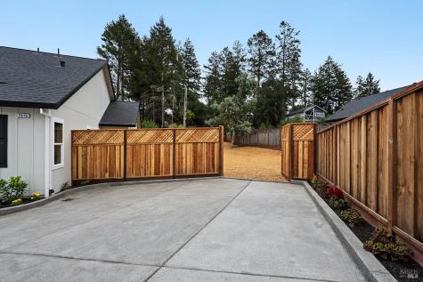 2016 Eagle Court Santa Rosa CA 95403
