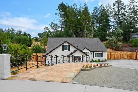 2016 Eagle Court Santa Rosa CA 95403