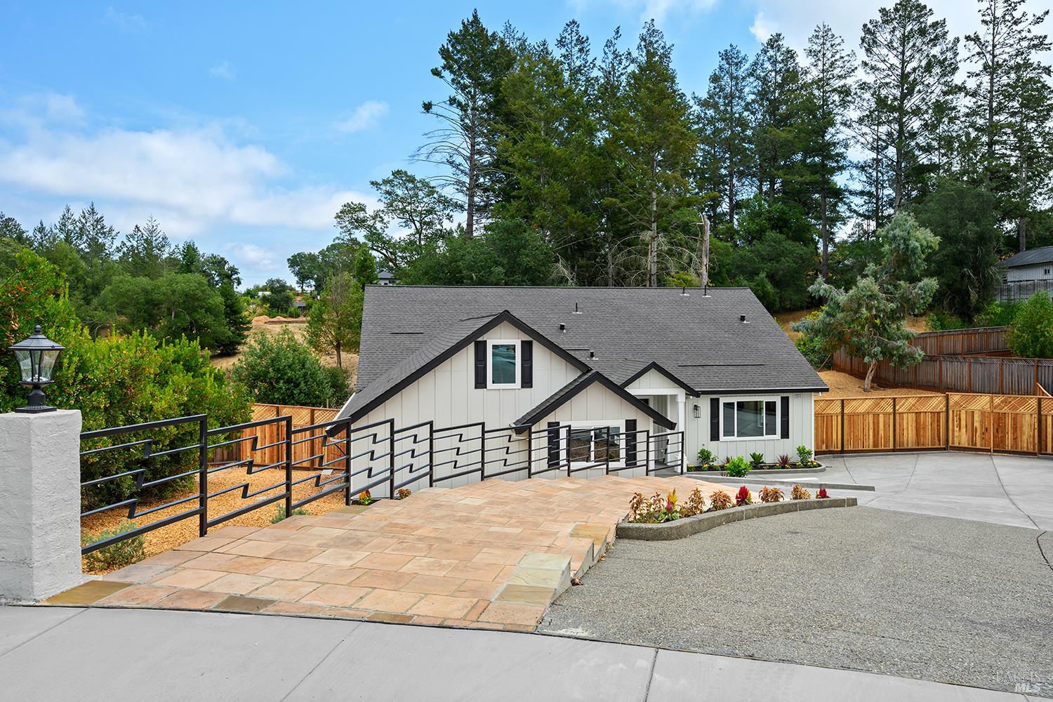 2016 Eagle Court Santa Rosa CA 95403