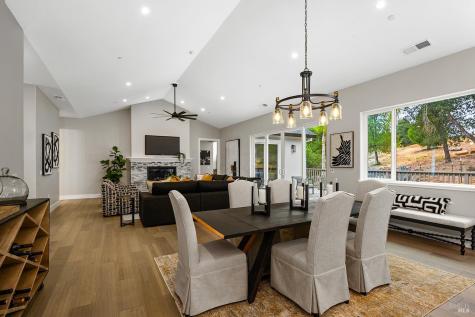 2016 Eagle Court Santa Rosa CA 95403