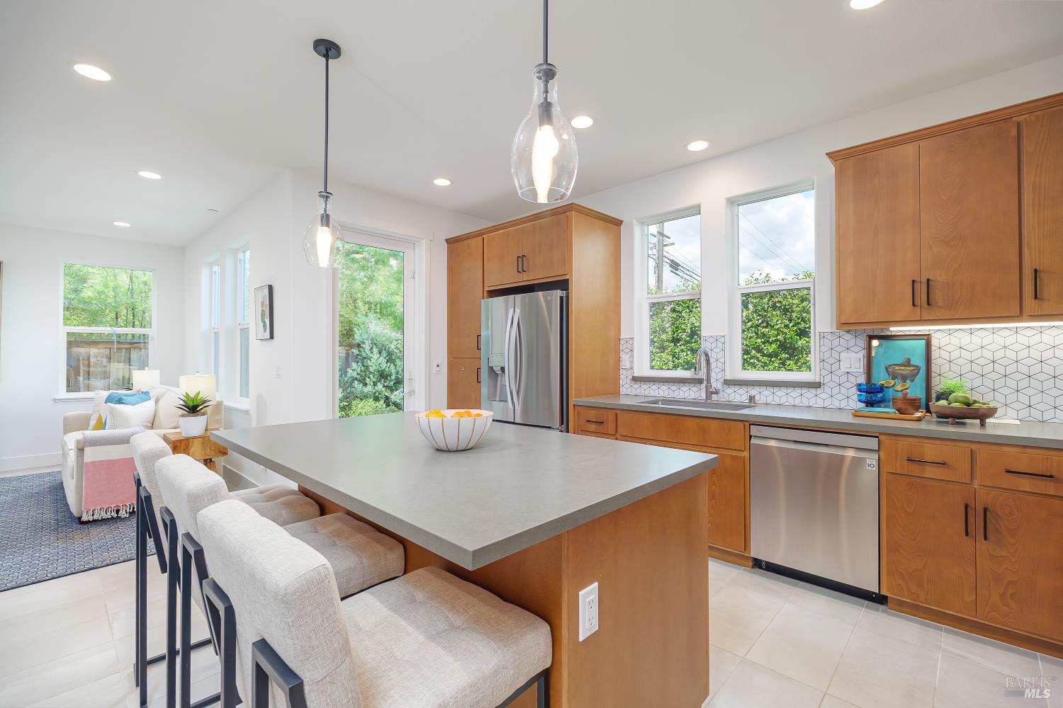 1201 Del Rancho Way Petaluma CA 94954