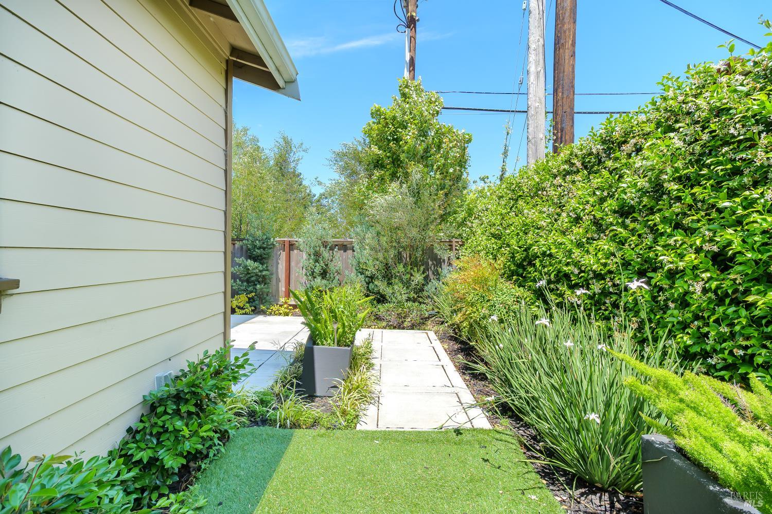 1201 Del Rancho Way Petaluma CA 94954