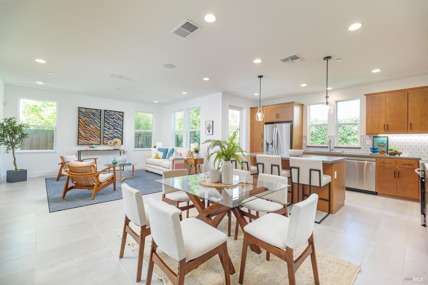 1201 Del Rancho Way Petaluma CA 94954