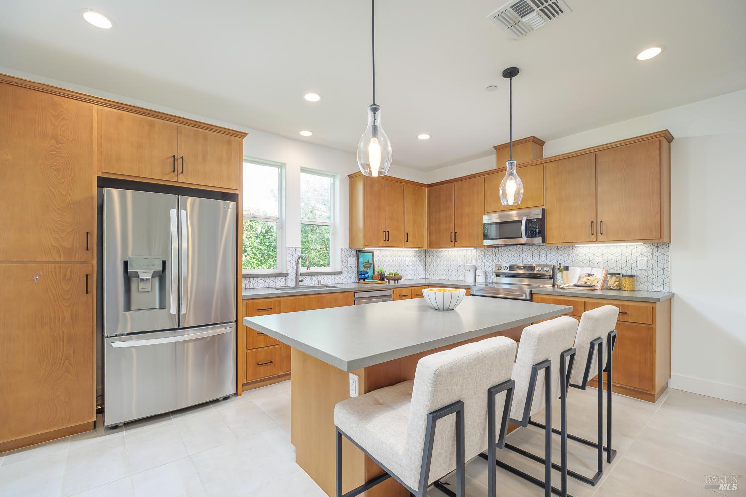 1201 Del Rancho Way Petaluma CA 94954