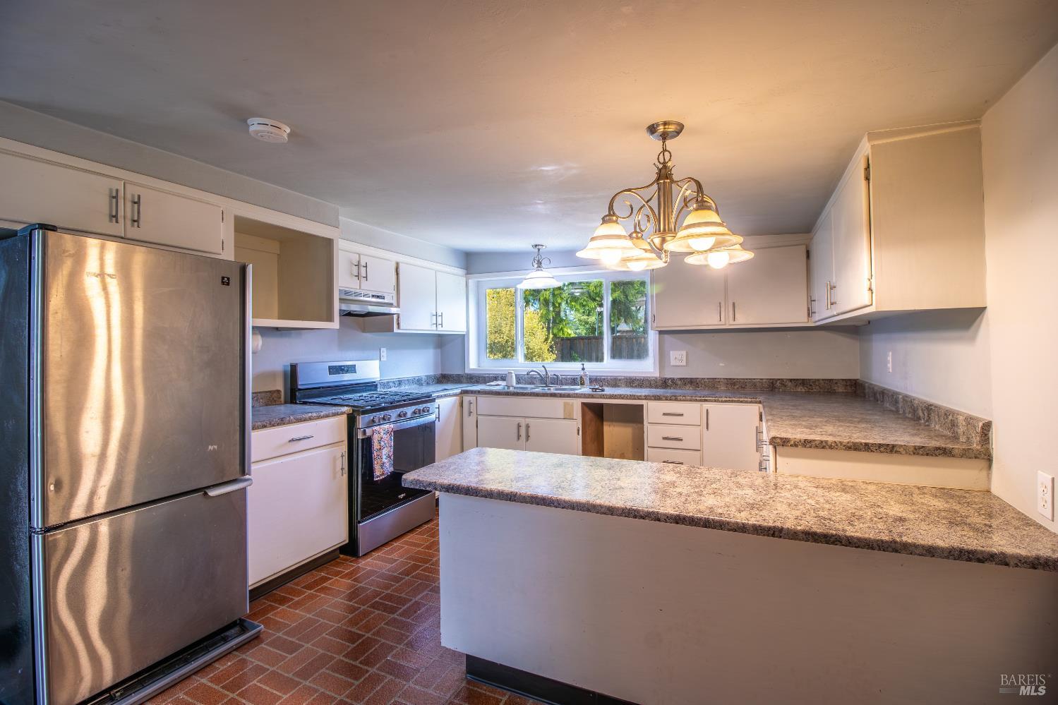 373 S Lenore Avenue Willits CA 95490