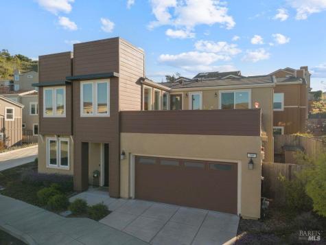 589 Sapphire Street Petaluma CA 94952