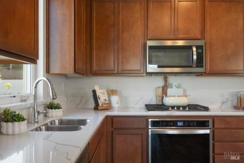 589 Sapphire Street Petaluma CA 94952