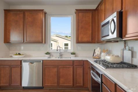 589 Sapphire Street Petaluma CA 94952