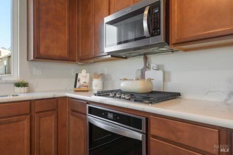589 Sapphire Street Petaluma CA 94952
