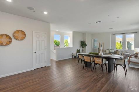589 Sapphire Street Petaluma CA 94952