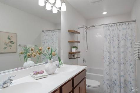 589 Sapphire Street Petaluma CA 94952
