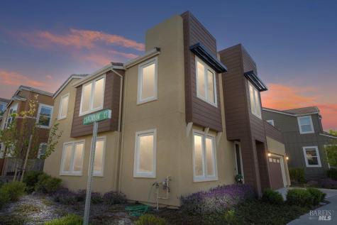 589 Sapphire Street Petaluma CA 94952