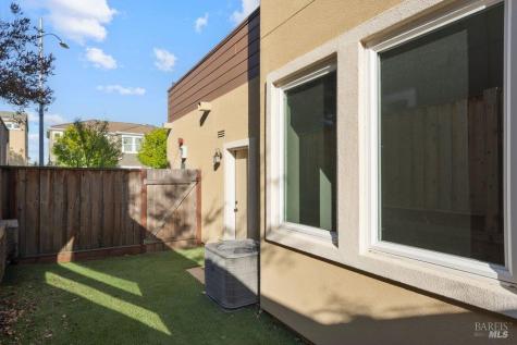 589 Sapphire Street Petaluma CA 94952