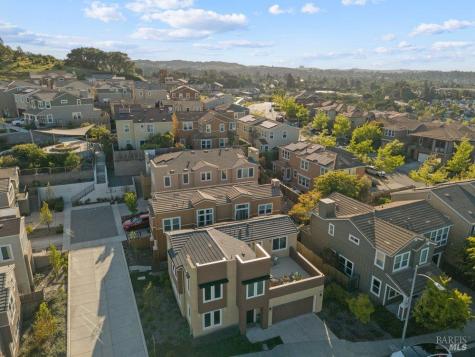 589 Sapphire Street Petaluma CA 94952