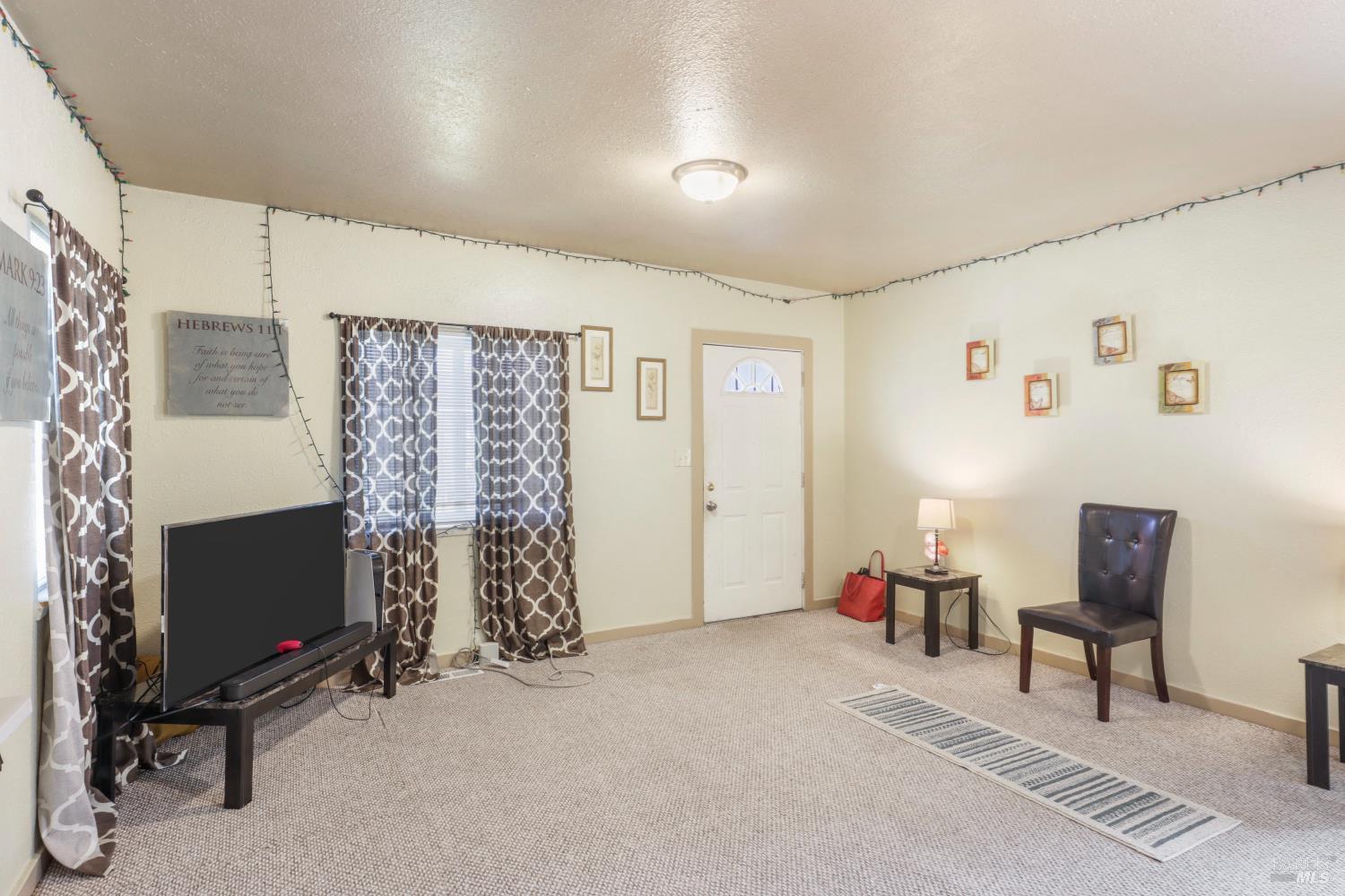 25 Redding Place Oakland CA 94619