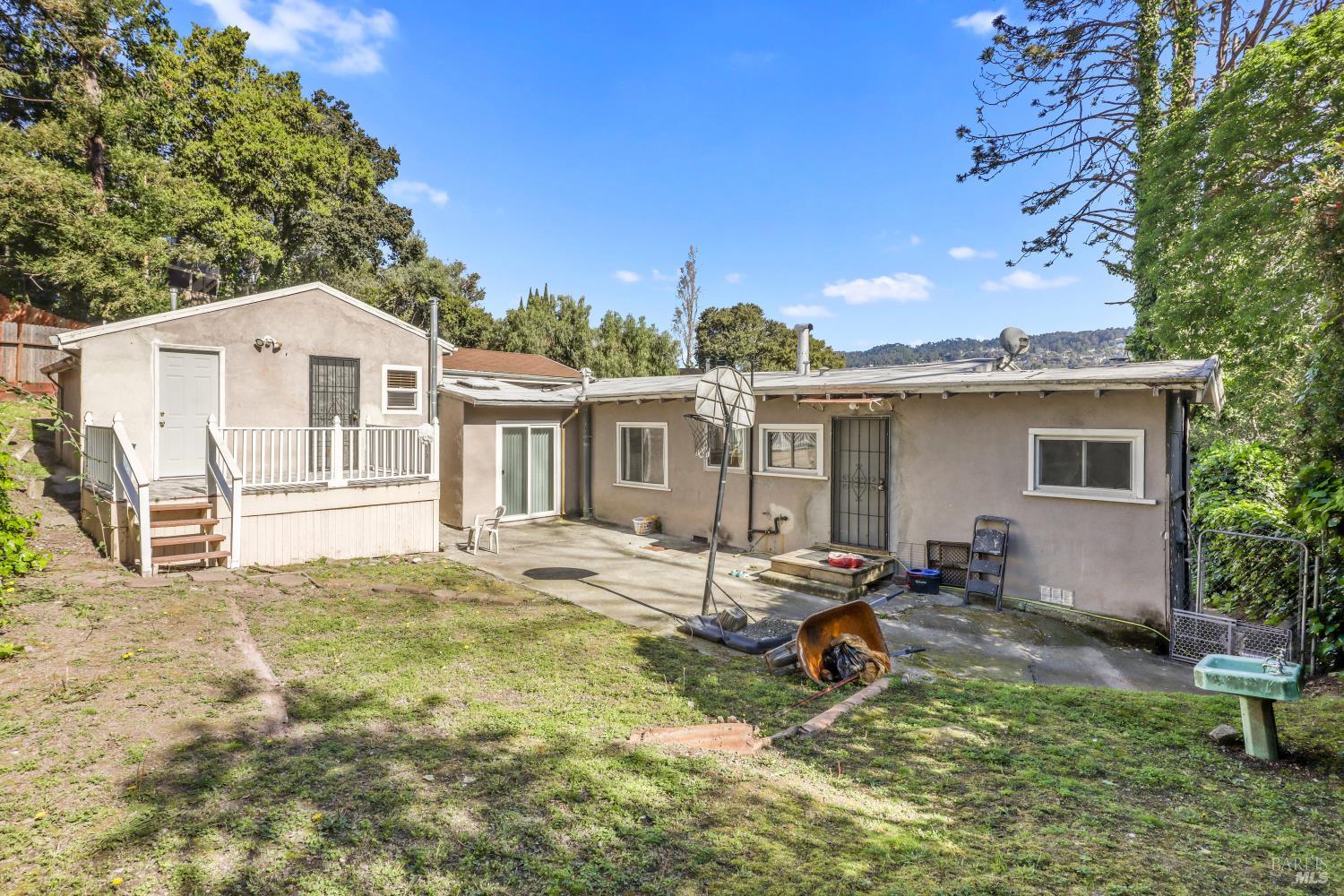 25 Redding Place Oakland CA 94619