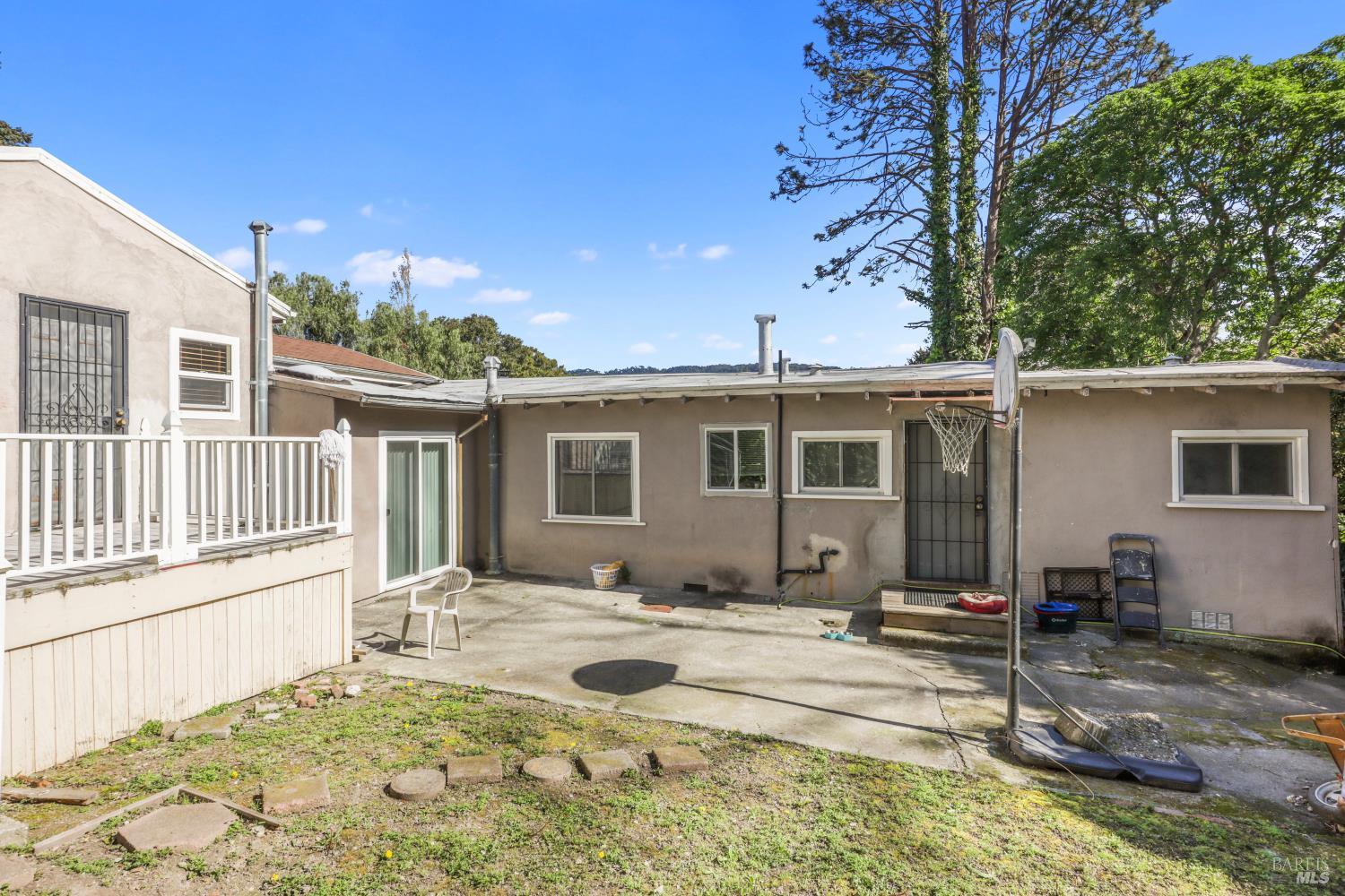25 Redding Place Oakland CA 94619