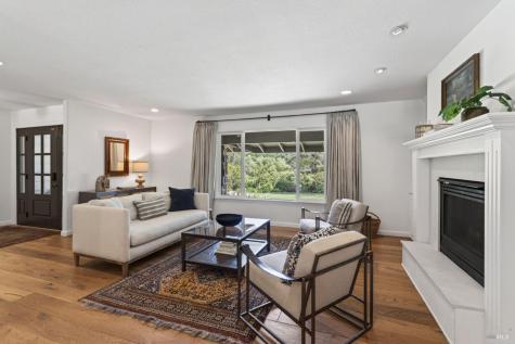1541 Chablis Road Healdsburg CA 95448