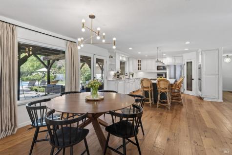 1541 Chablis Road Healdsburg CA 95448