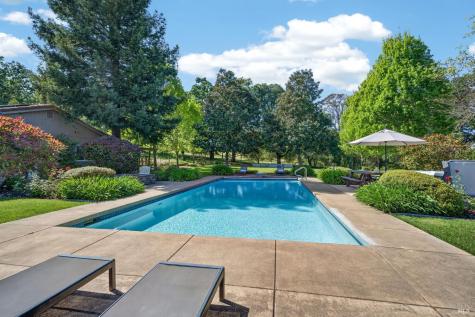 1541 Chablis Road Healdsburg CA 95448