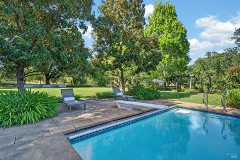 1541 Chablis Road Healdsburg CA 95448