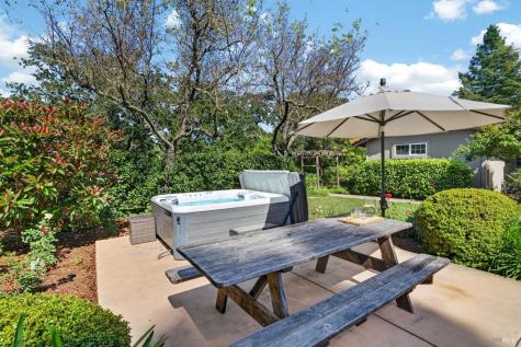 1541 Chablis Road Healdsburg CA 95448