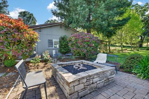 1541 Chablis Road Healdsburg CA 95448