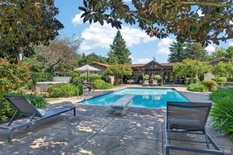 1541 Chablis Road Healdsburg CA 95448