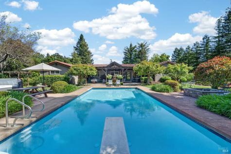 1541 Chablis Road Healdsburg CA 95448