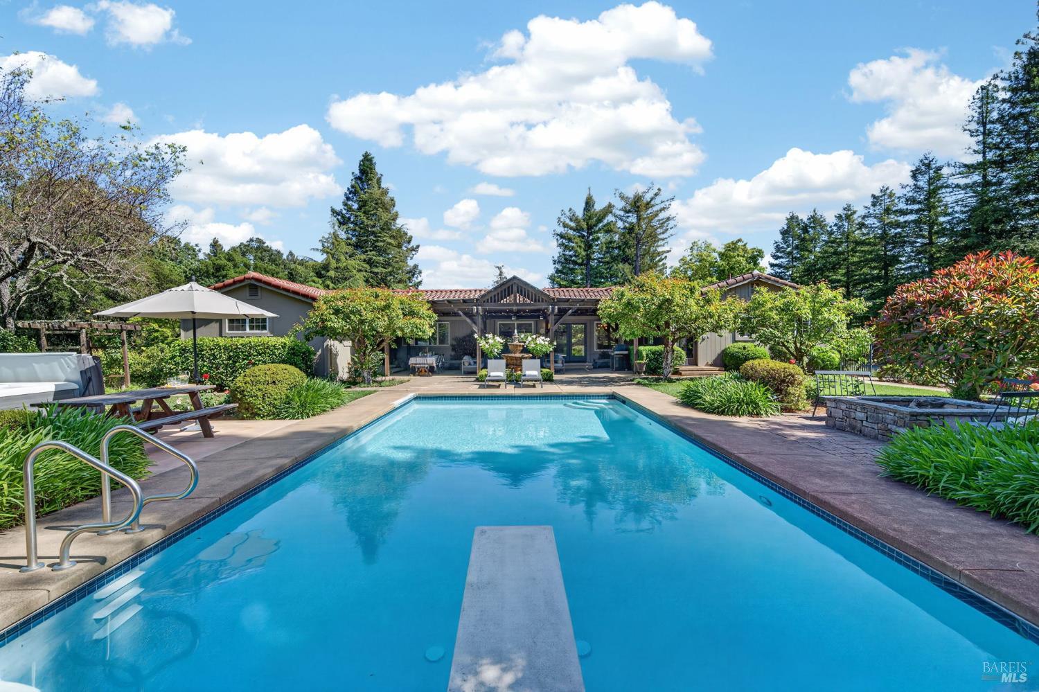 1541 Chablis Road Healdsburg CA 95448