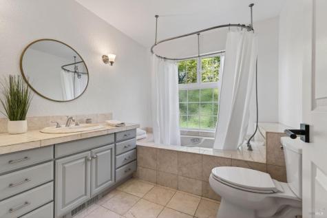 1541 Chablis Road Healdsburg CA 95448